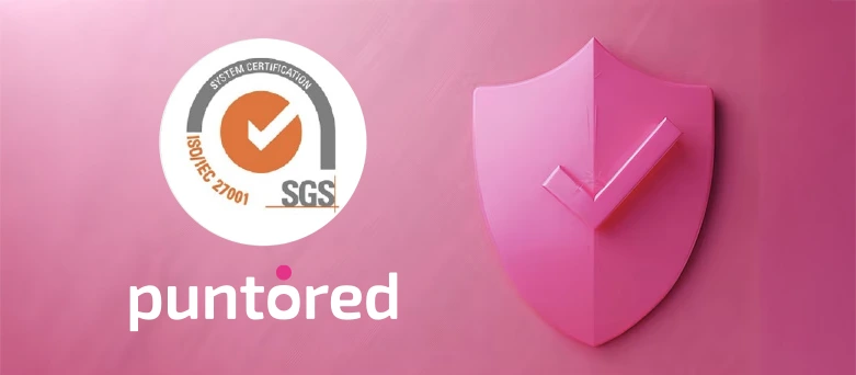 Escudo de seguridad con fondo rosado junto al logo de Puntored y el sello de certificación ISO 27001:2013, representando la protección de la información.