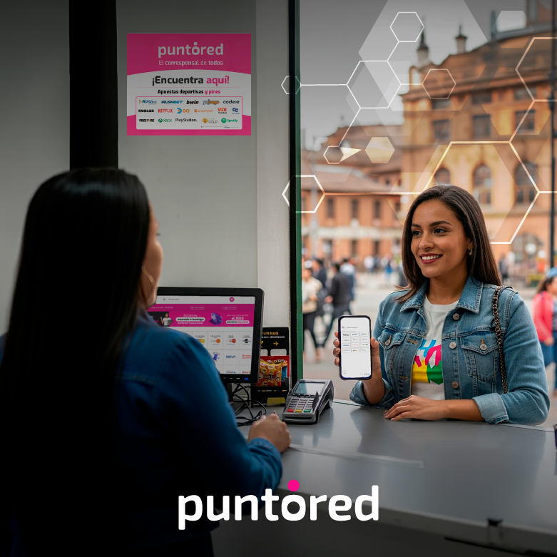 Cliente mostrando su celular con opciones de apuestas deportivas y pines digitales en un punto Puntored
